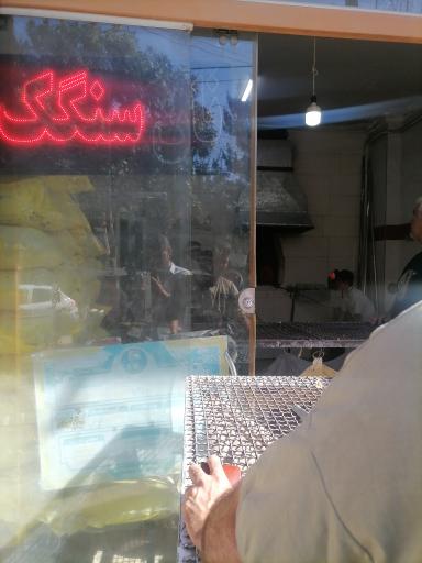 عکس نانوایی نان سنگک