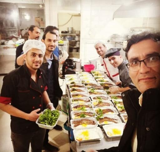 عکس تهیه غذای گیلاس