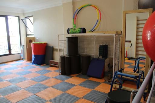 عکس کلینیک توانبخشی کودکان ضربان امید