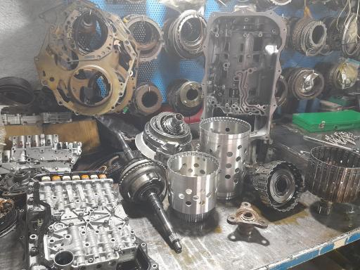 عکس تعمیرگاه گیربکس اتوماتیک لوکس 