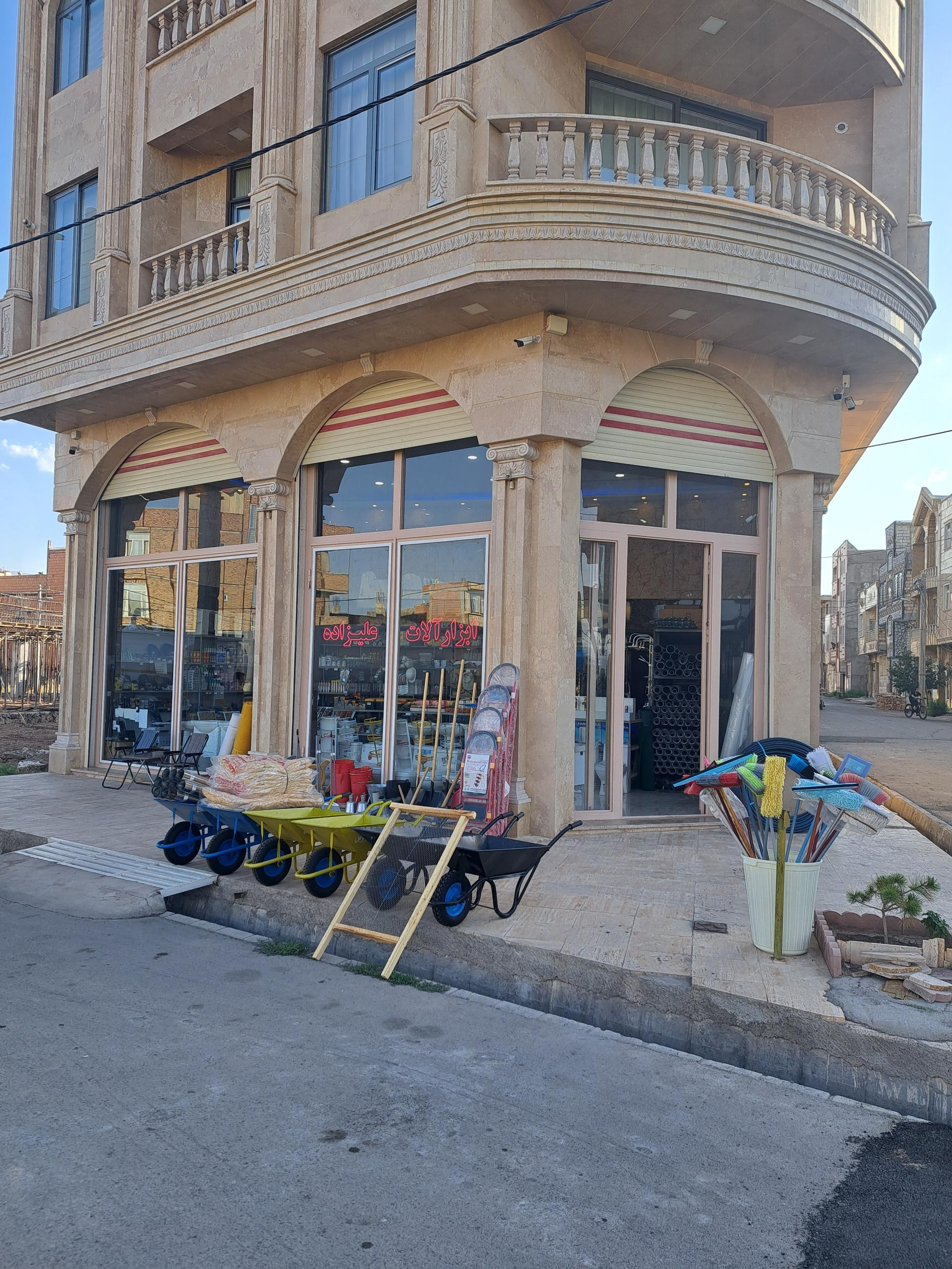 عکس فروشگاه ابزارآلات علیزاده