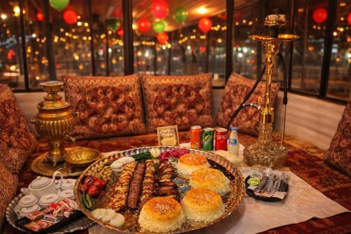 عکس باغچه رستوران ترمه