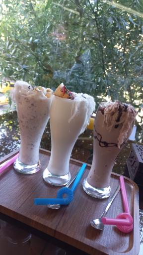 عکس فست فود و کافی شاپ هالیدی