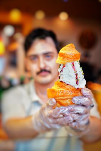 عکس بوتیک نان و شیرینی یلدا