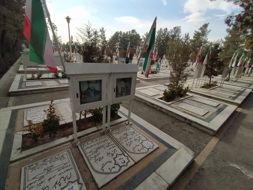عکس محل دفن شهیدان سید حسین و سید جواد سیدالحسینی