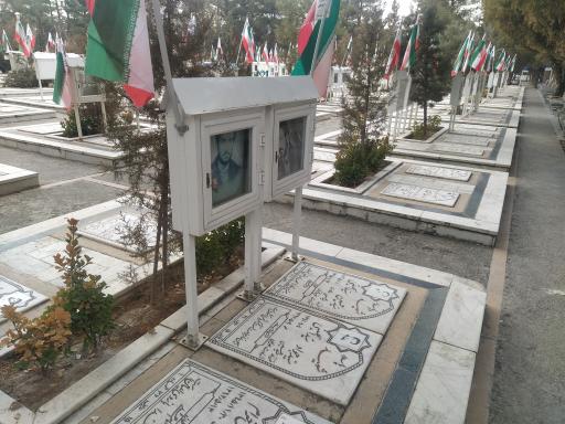 عکس محل دفن شهیدان سید حسین و سید جواد سیدالحسینی