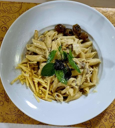 عکس فست فود و کافی شاپ هالیدی