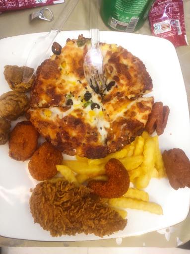 عکس فست فود و کافی شاپ هالیدی