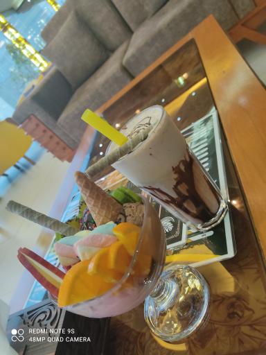 عکس فست فود و کافی شاپ هالیدی