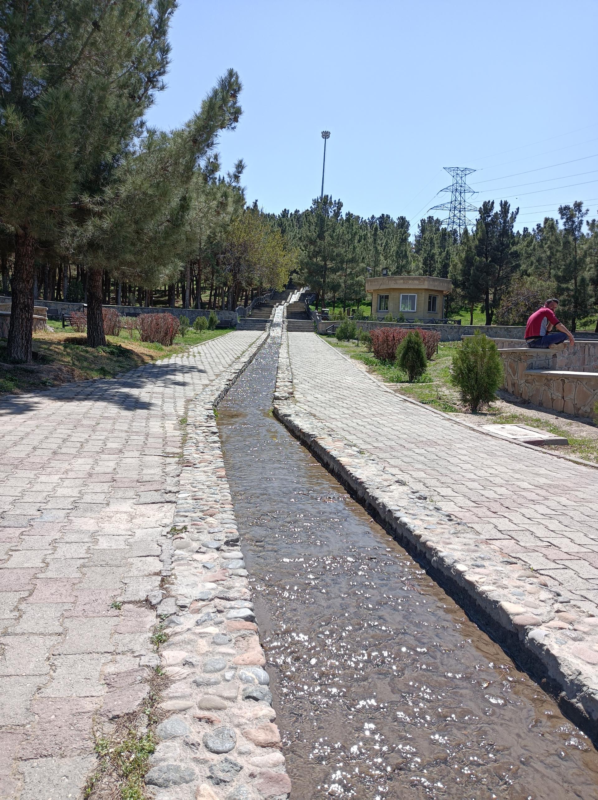 عکس پارک مشروطه