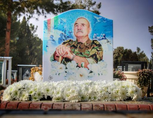 عکس مزار غضنفر آذرفر