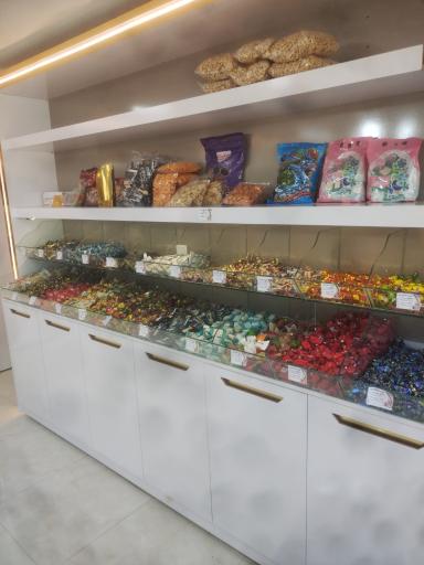 عکس آجیل و خشکبار شکلات زرین