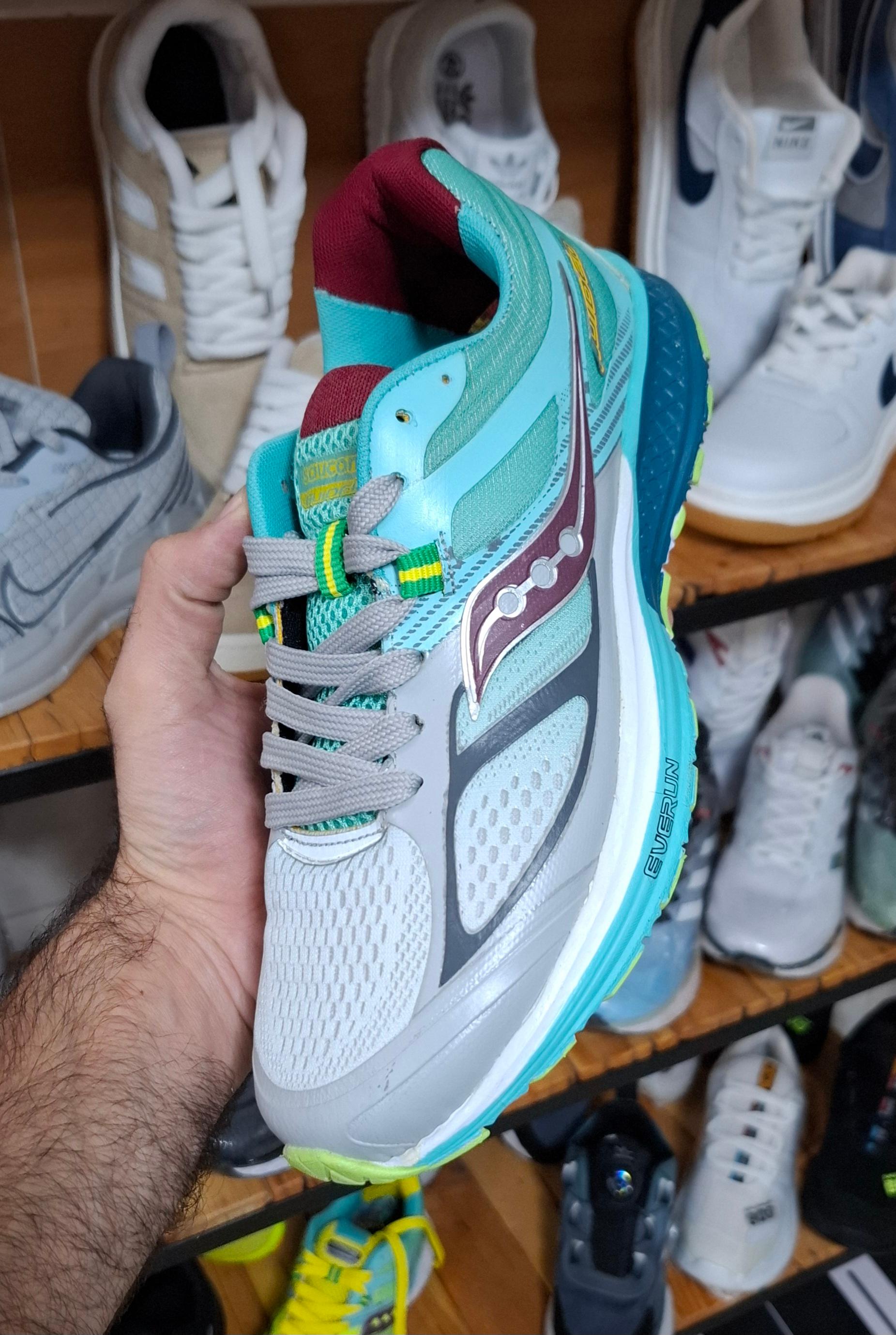 عکس کفش کتونی باز