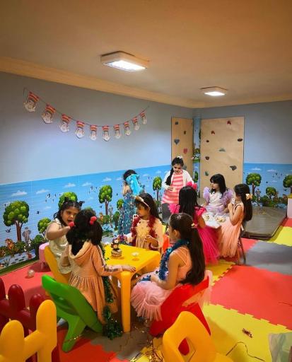 عکس خانه بازی و شادی نیلای