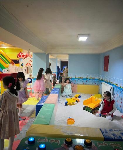 عکس خانه بازی و شادی نیلای