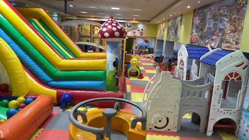 عکس خانه بازی و شادی نیلای