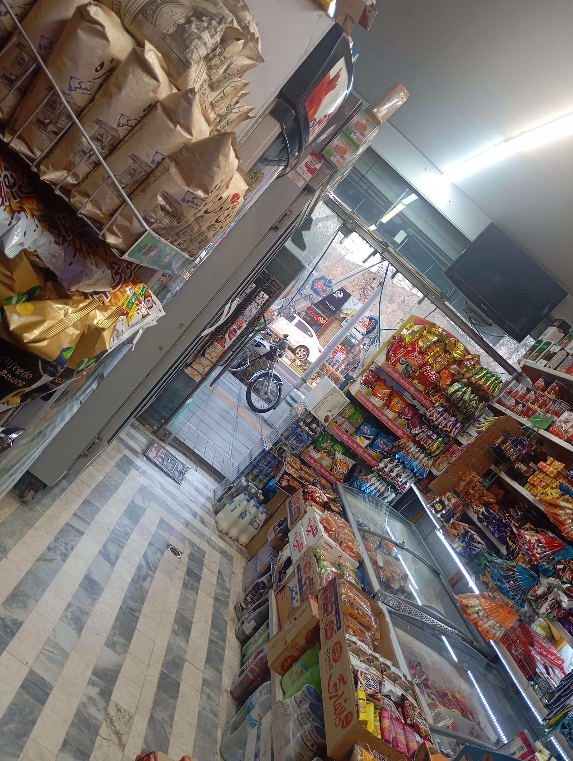 عکس هایمارت - سوپرمارکت سادات شعبه شهید هاشمی نژاد