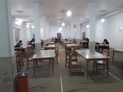 عکس کتابخانه موسسه امام صادق (ع)