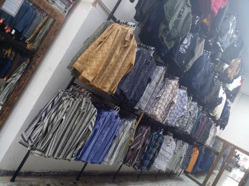 پوشاک آزاده