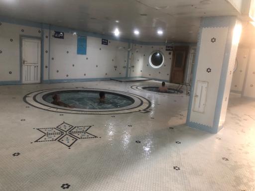 عکس استخر ارم ماهدشت کرج