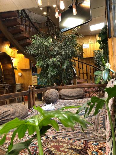 عکس آشکده و فست فود پایتخت