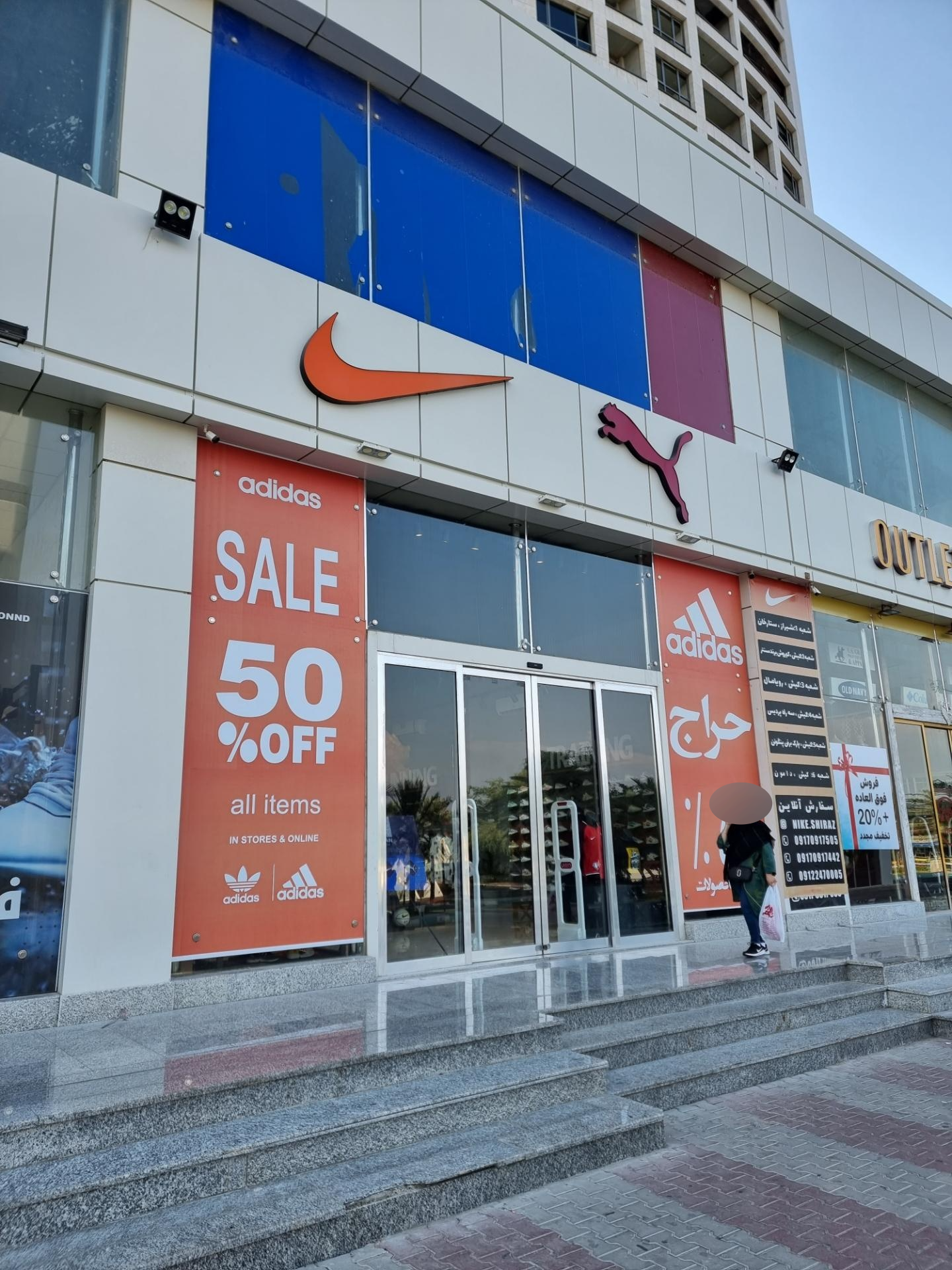 عکس فروشگاه پوما و نایک