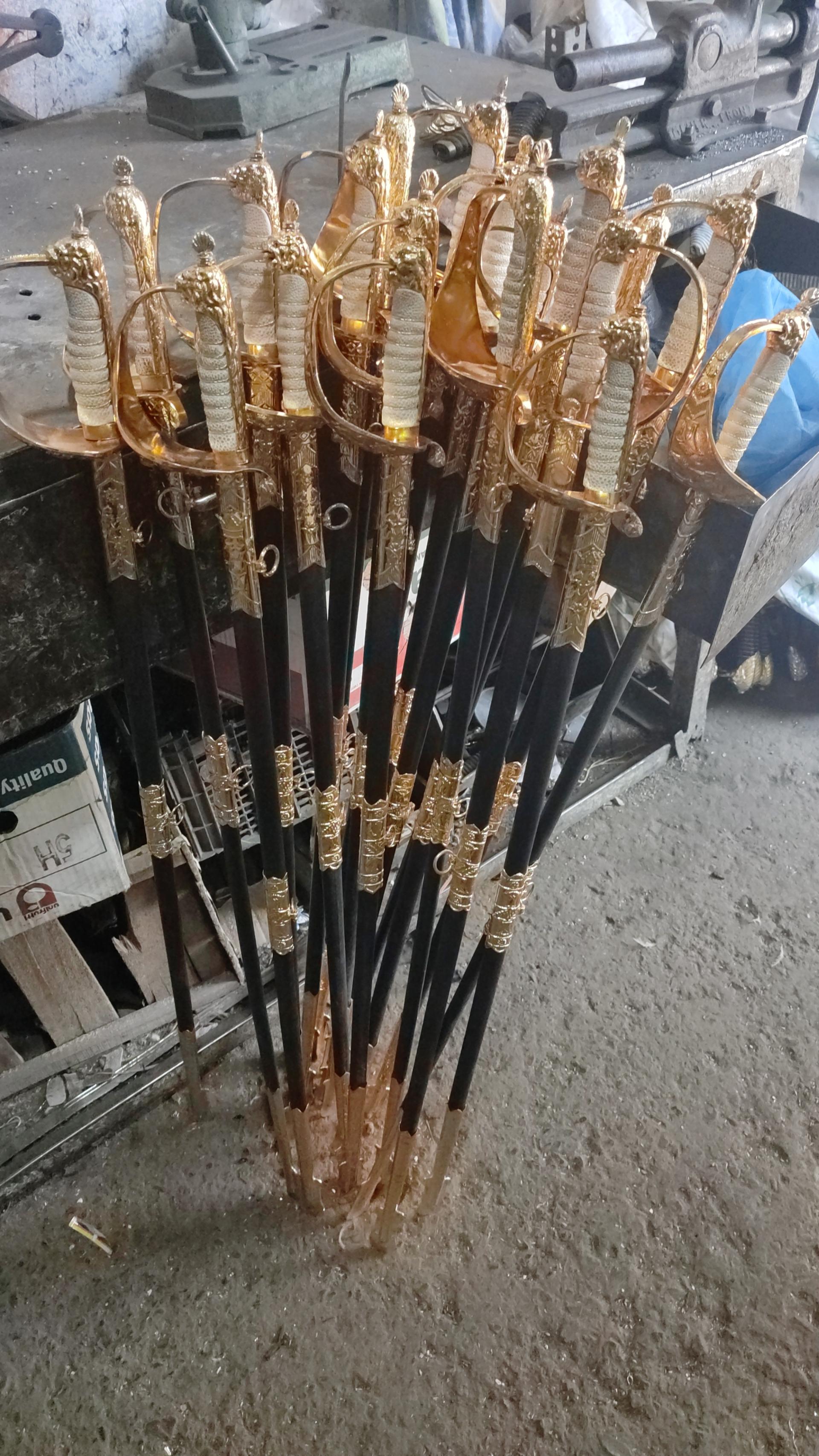 عکس شمشیر سازی نیکوکار 