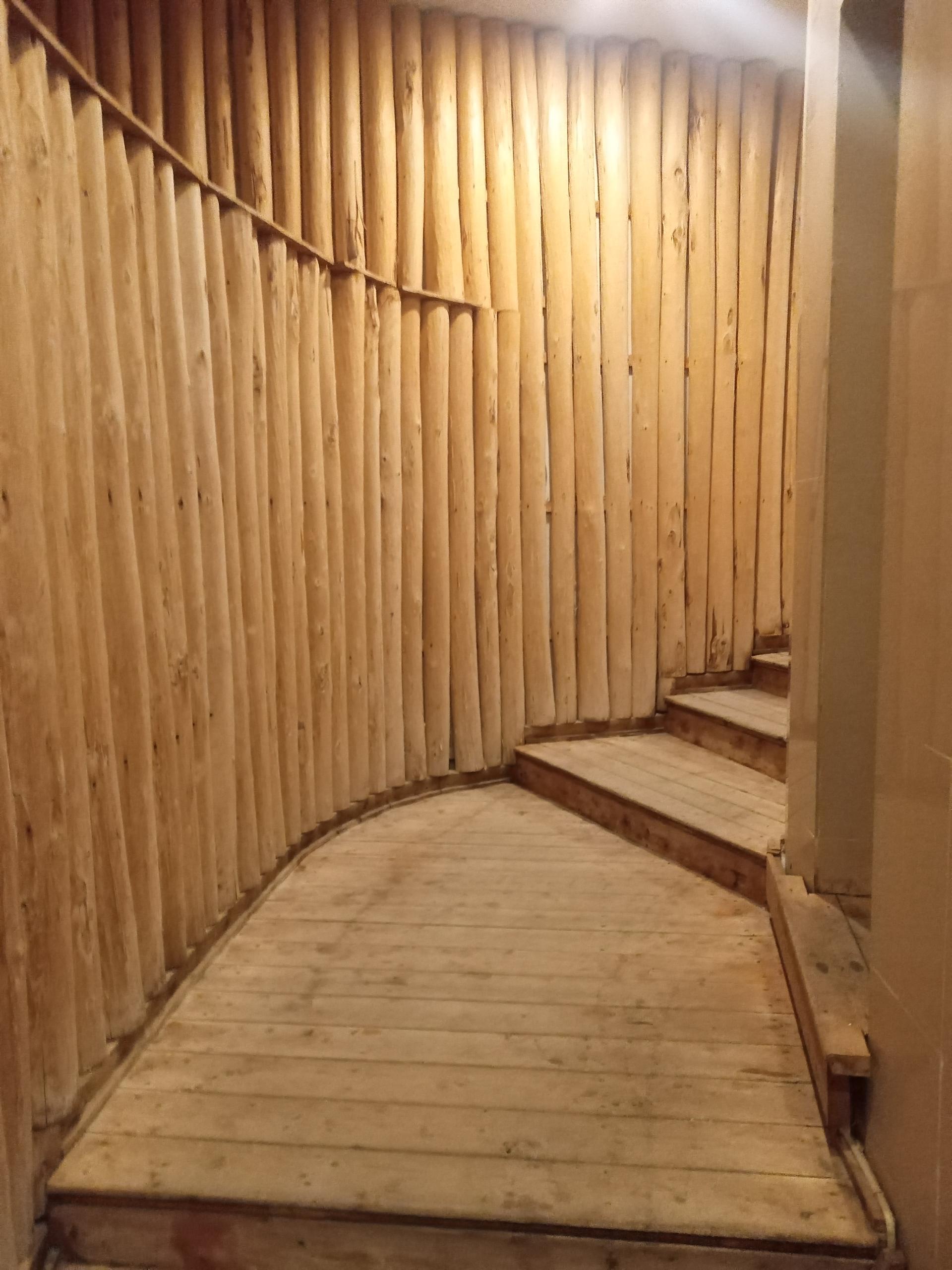 عکس رستوران چوبی ژوان