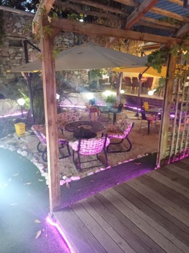 عکس رستوران چوبی ژوان