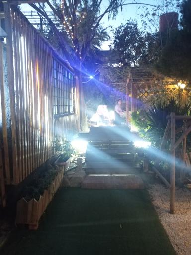 عکس رستوران چوبی ژوان