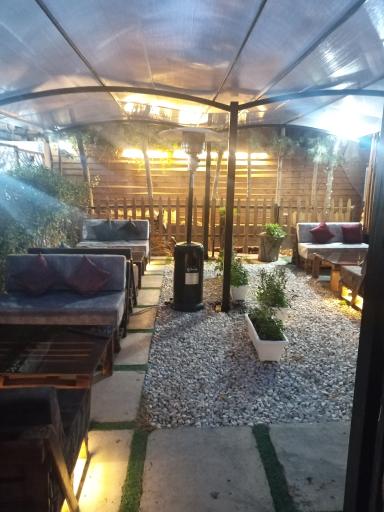 عکس رستوران چوبی ژوان