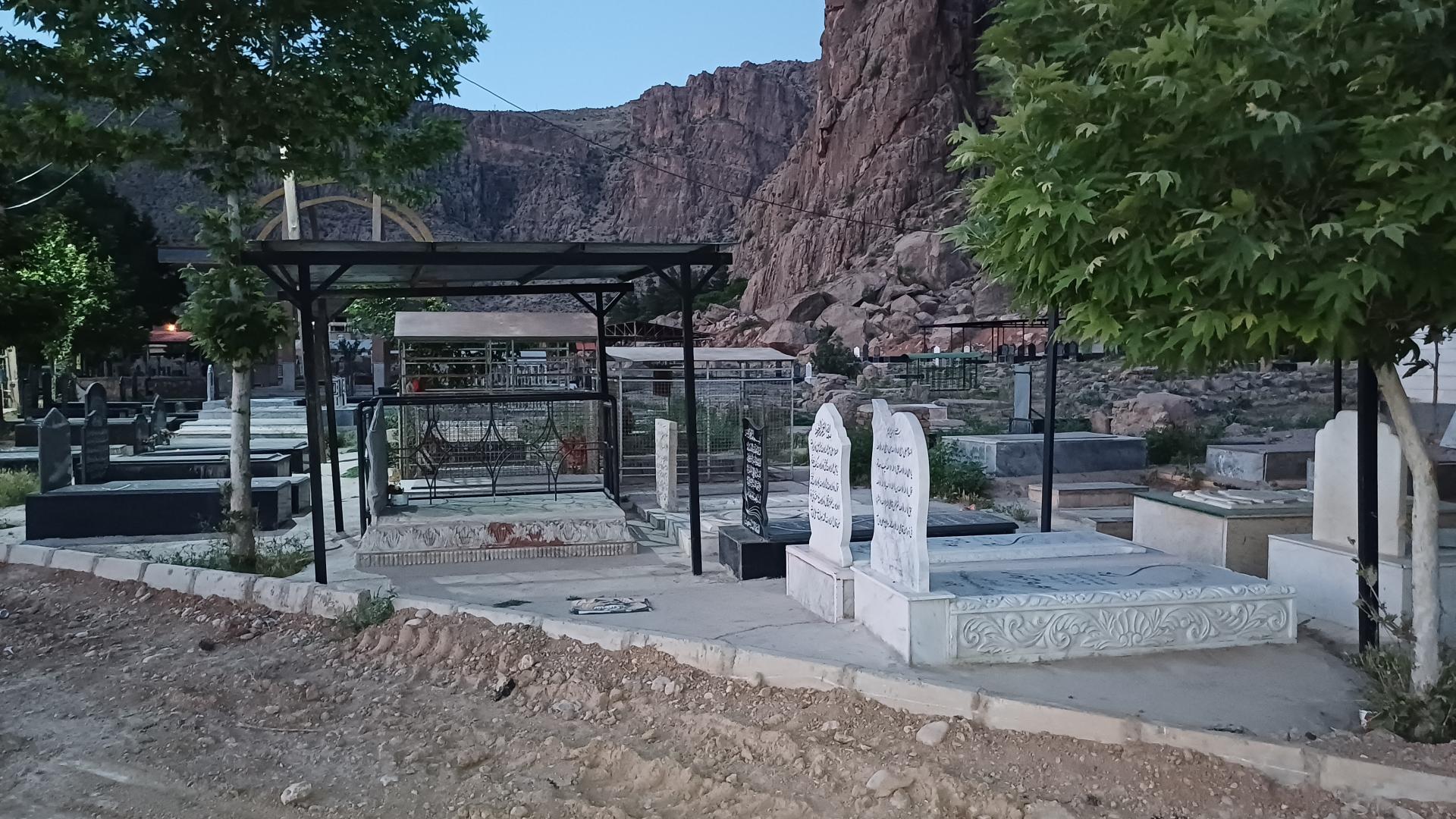 عکس آرامستان شهر مالخلیفه