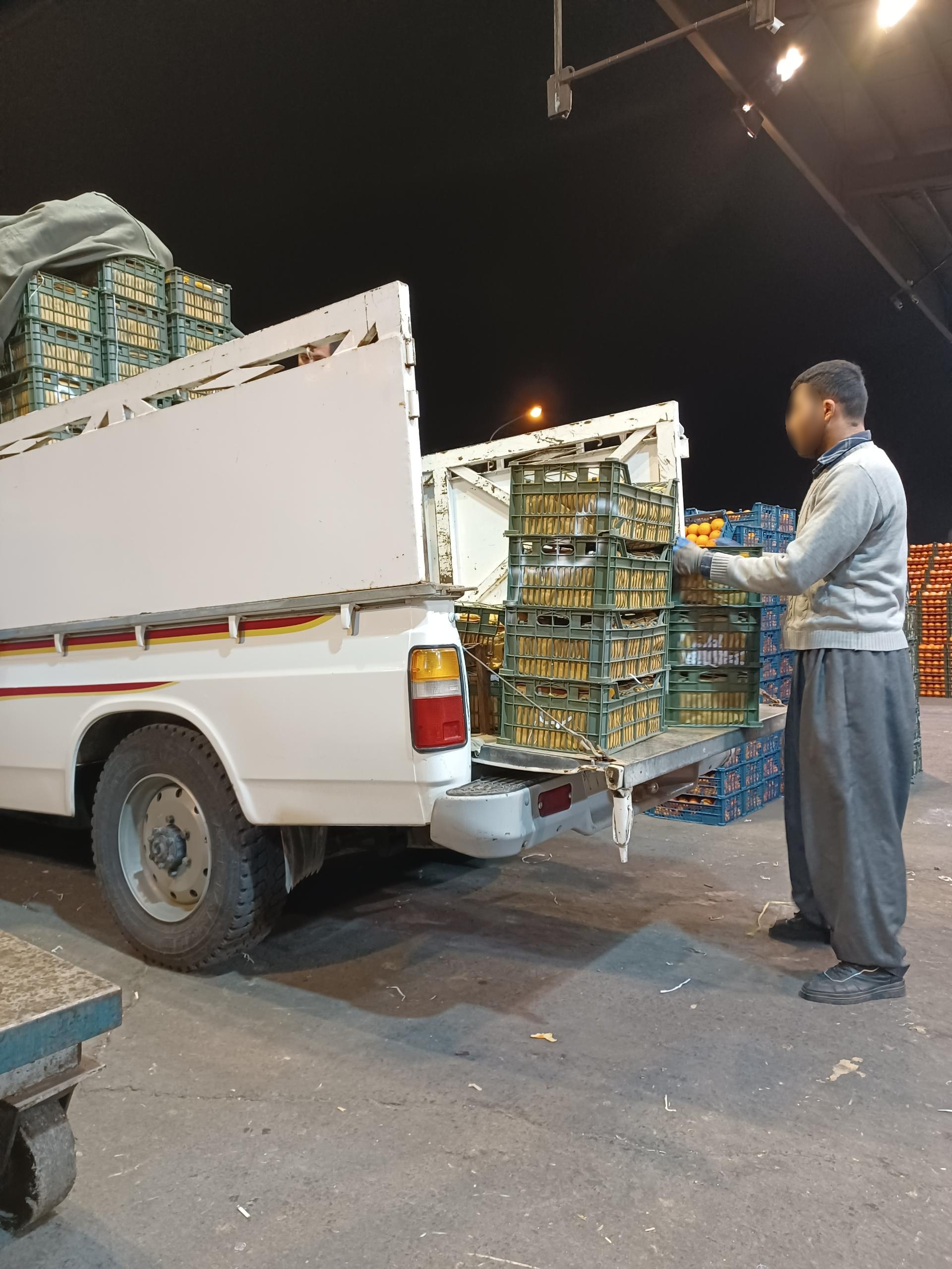 عکس حجره میوه و تره بار مرادی