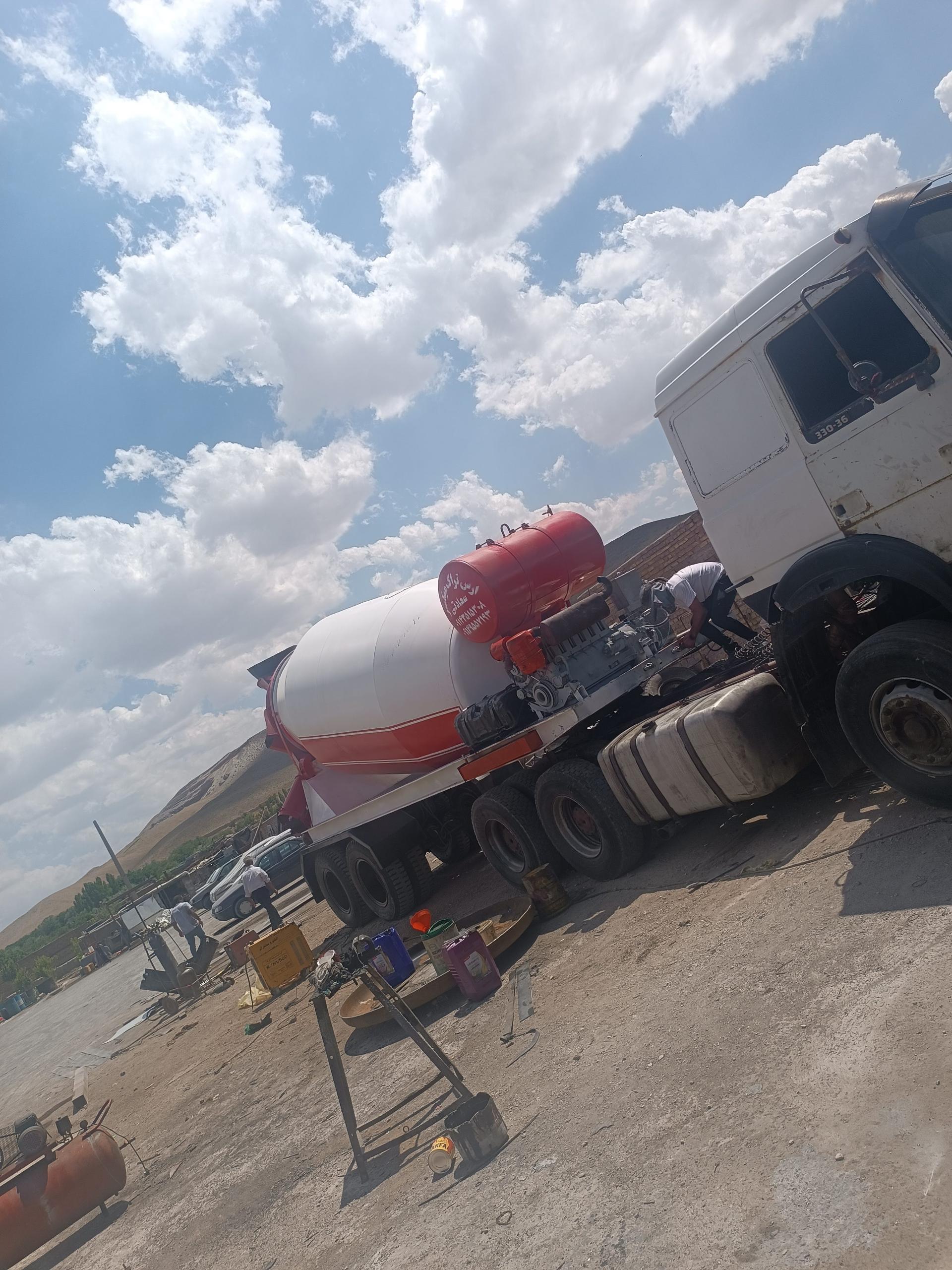 عکس کارگاه ارس تراک میکسر سعادتی