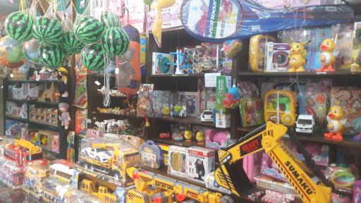 عکس فروشگاه اسباب بازی مجید