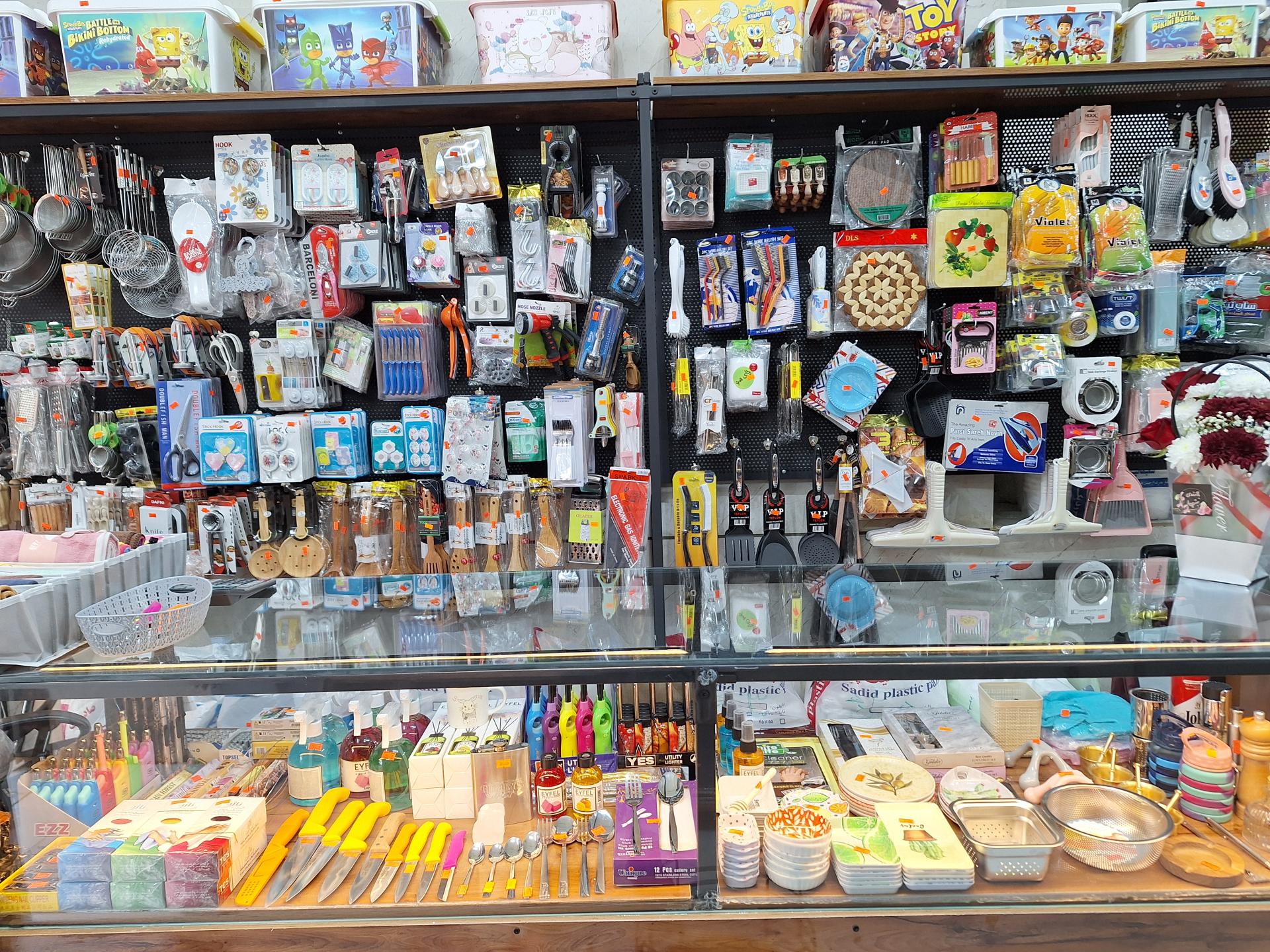 عکس پلاستیک و ظروف یکبار مصرف هخامنش