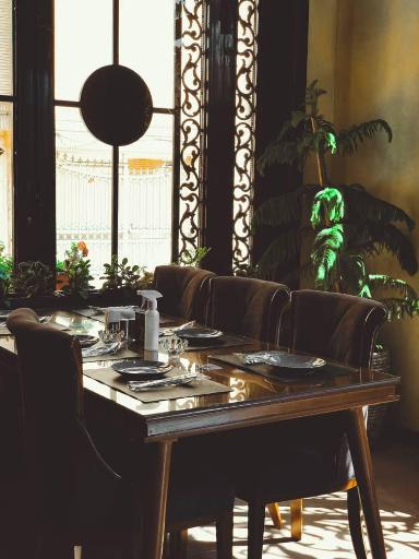 عکس رستوران و کافی شاپ بروس