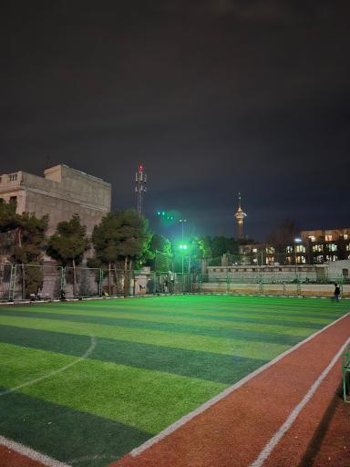 عکس چمن مصنوعی کوی دانشگاه تهران 