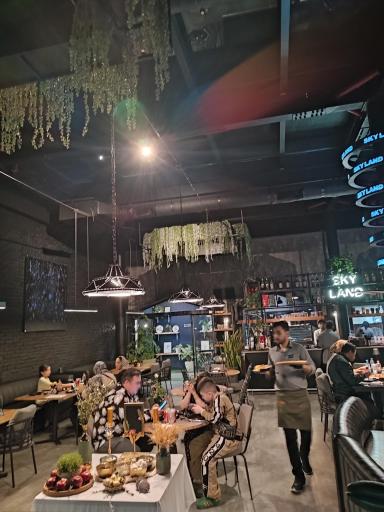 عکس رستوران اسکای لند