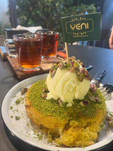 عکس کافه باقلوای یئنی