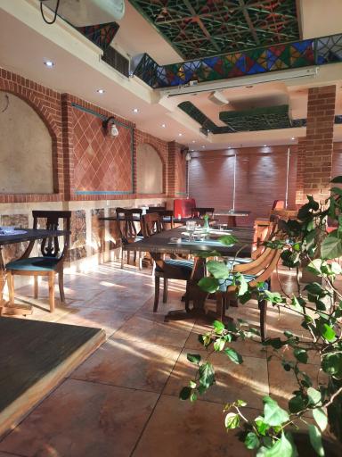 عکس رستوران عمارت قاجاری پیروزی 