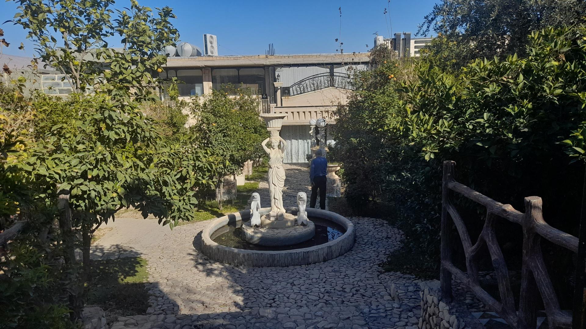 عکس رستوران باغ دلفین