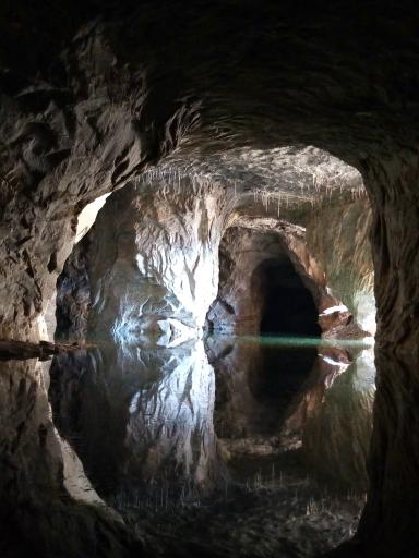 عکس غار نمکی گرمسار