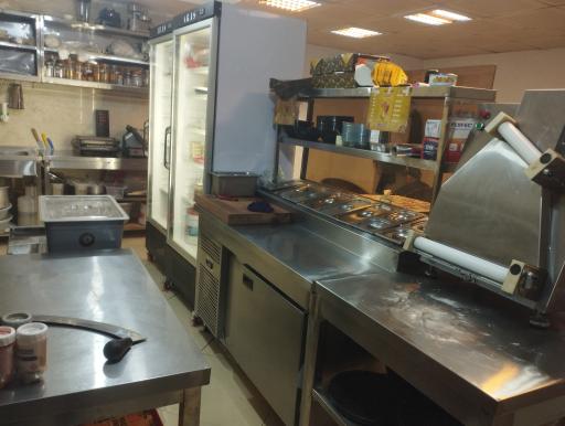 عکس فست فود چکاوک 