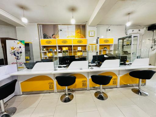 عکس مرکز ارتباط با ایرانسل 75004