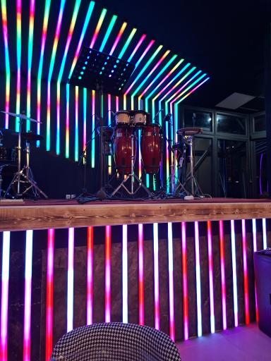 عکس کافه رستوران هنرمندان