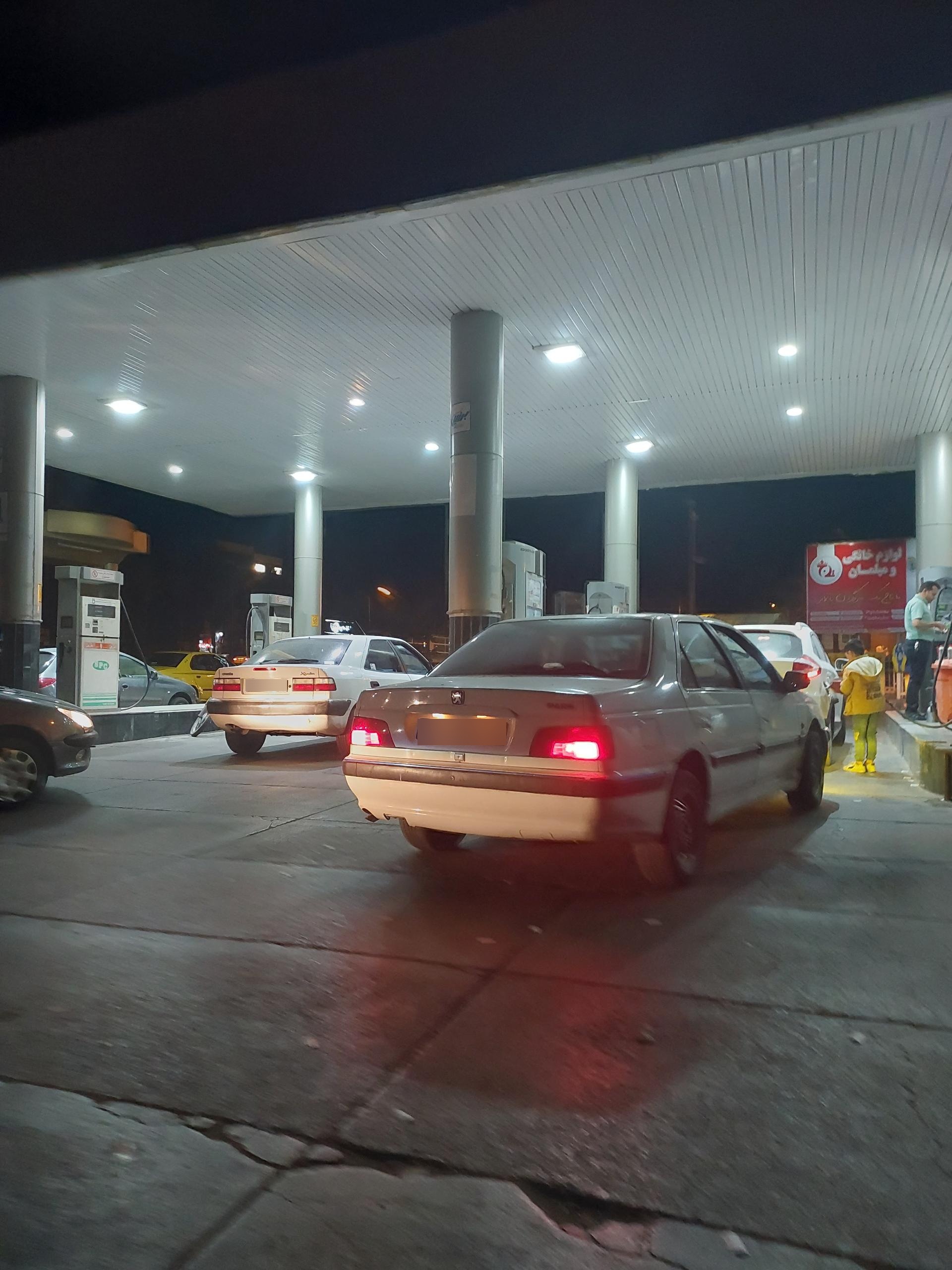 عکس پمپ بنزین بلوار شریعتی