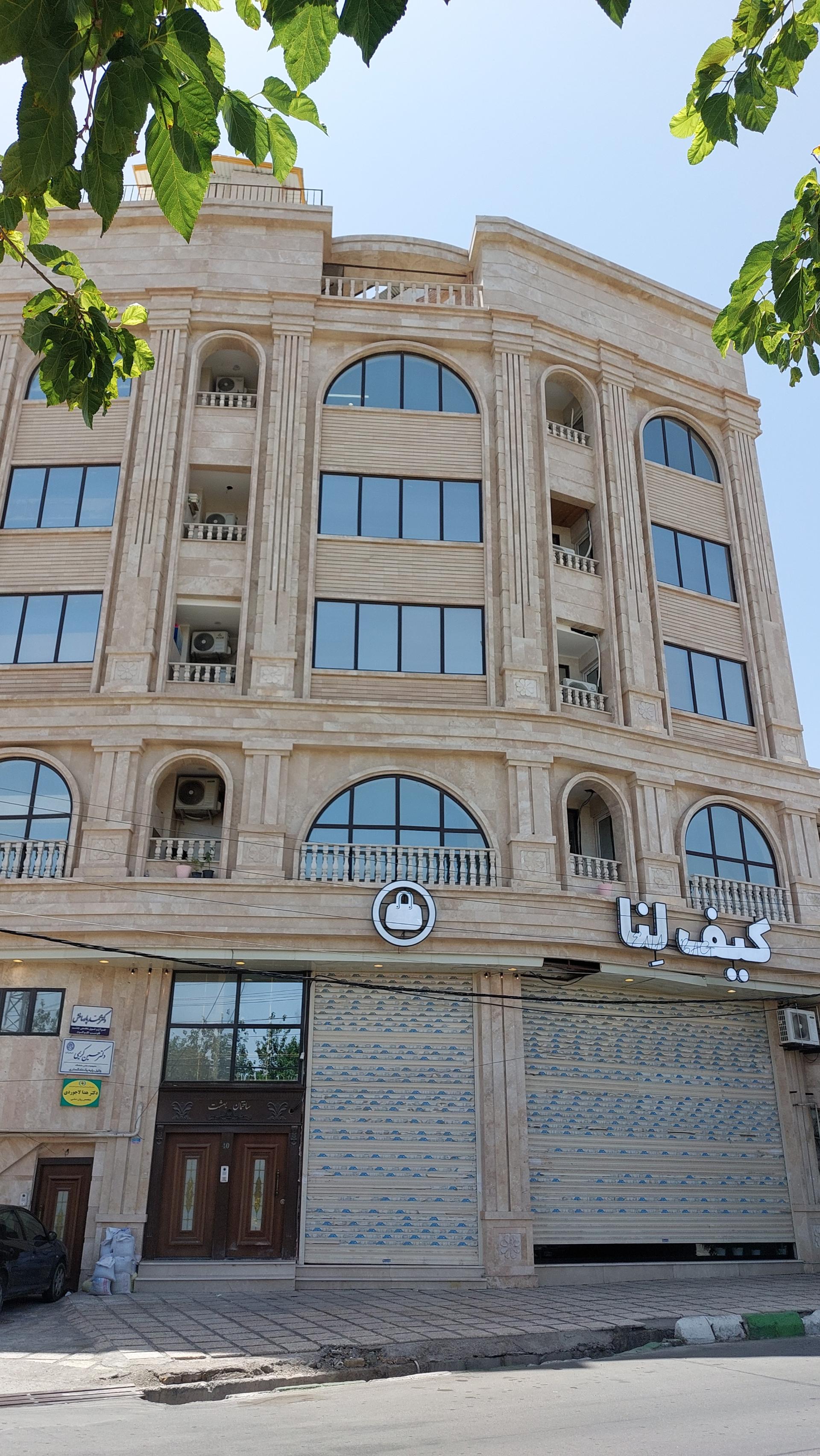 عکس وکیل دکتر حسین کریمی 