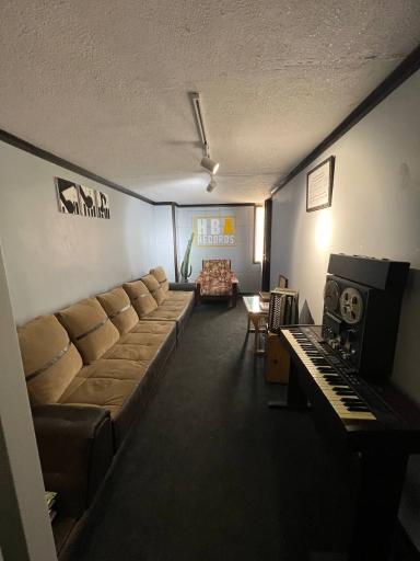 عکس استودیو هنربرتر البرز