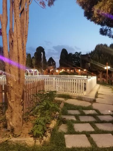عکس باغ رستوران کلبه‌